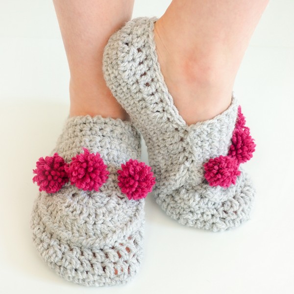 Crochet Mini Pom Pom Slippers
