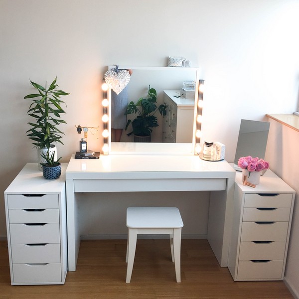 DIY Dressing Table And Vanity Mirror
