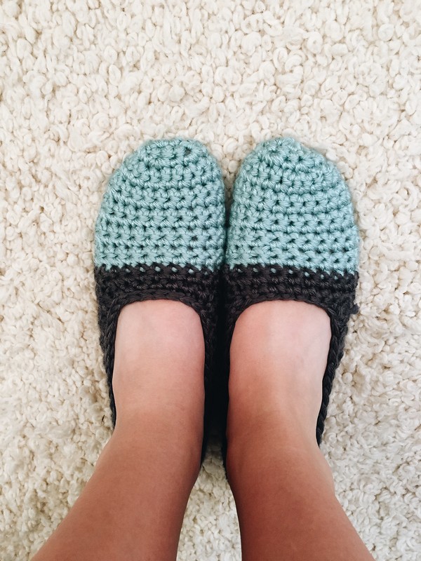 Free Crochet Two Toned Slippers Pattern
