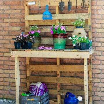 How To DIY Potting Bench From Pallets