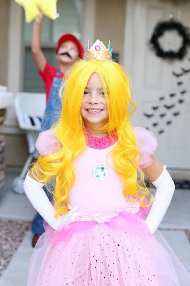 DIY Princess Peach Costume From Super Mario Brothers