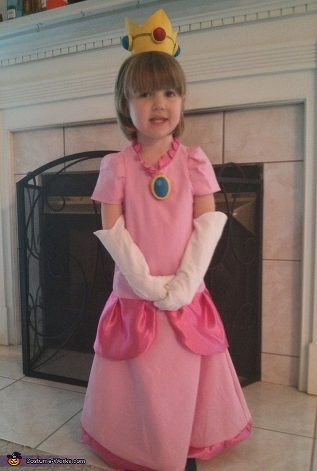 DIY Princess Peach Costume