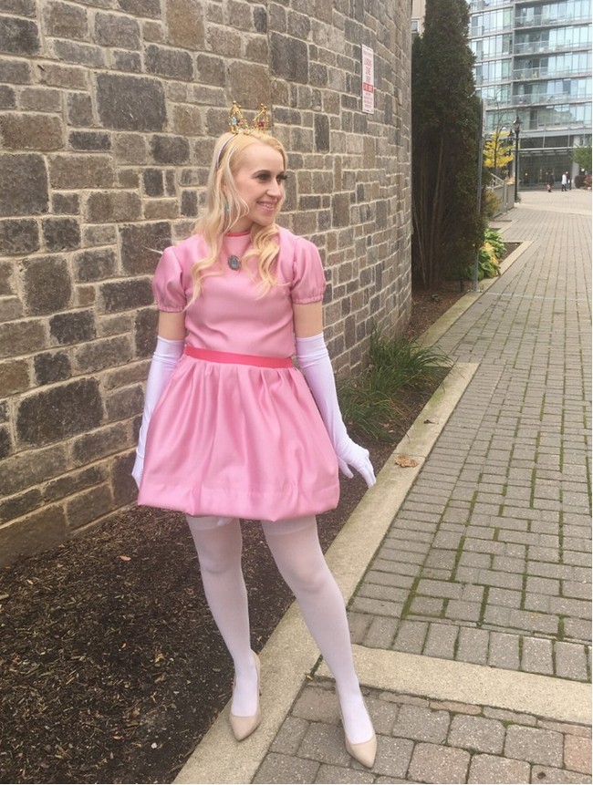 DIY Princess Peach Super Mario Costume